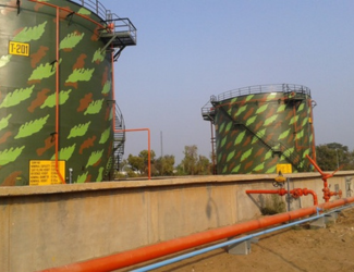 Tank cleaning solutions for oil industries